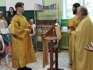 Божественная литургия в домовом храме Православной гимназии «София» г. Клина