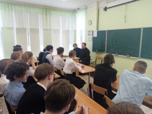 Беседа гимназистов со священнослужителями