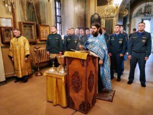 Молебен при участии сотрудников МЧС
