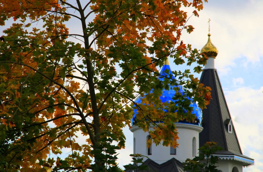 Осень. Сказочный чертог, всем открытый для обзора…